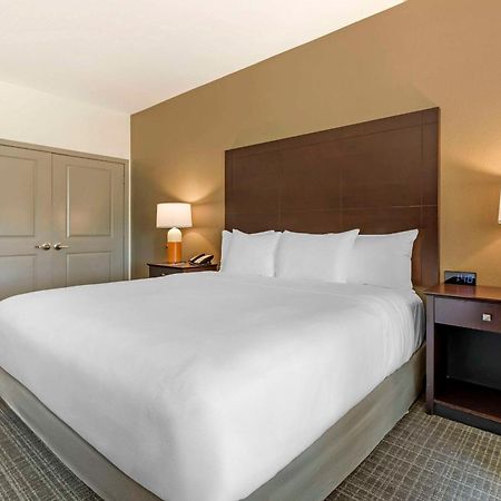 Comfort Inn & Suites Verona At Turning Stone Resort Casino Exterior photo