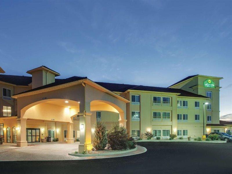 Comfort Inn & Suites Verona At Turning Stone Resort Casino Exterior photo