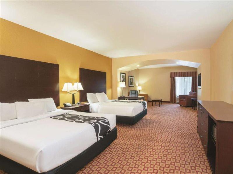 Comfort Inn & Suites Verona At Turning Stone Resort Casino Exterior photo
