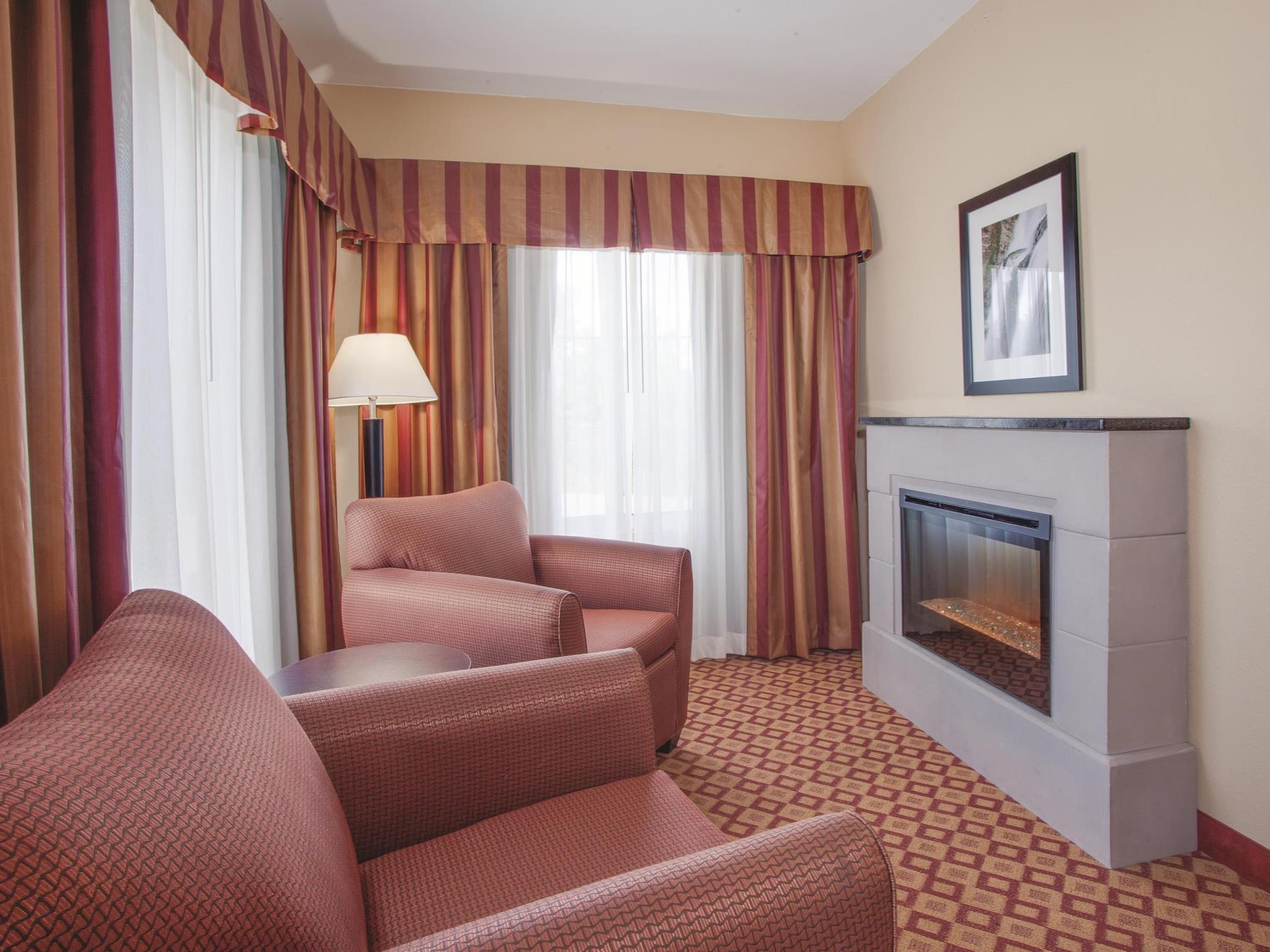 Comfort Inn & Suites Verona At Turning Stone Resort Casino Exterior photo