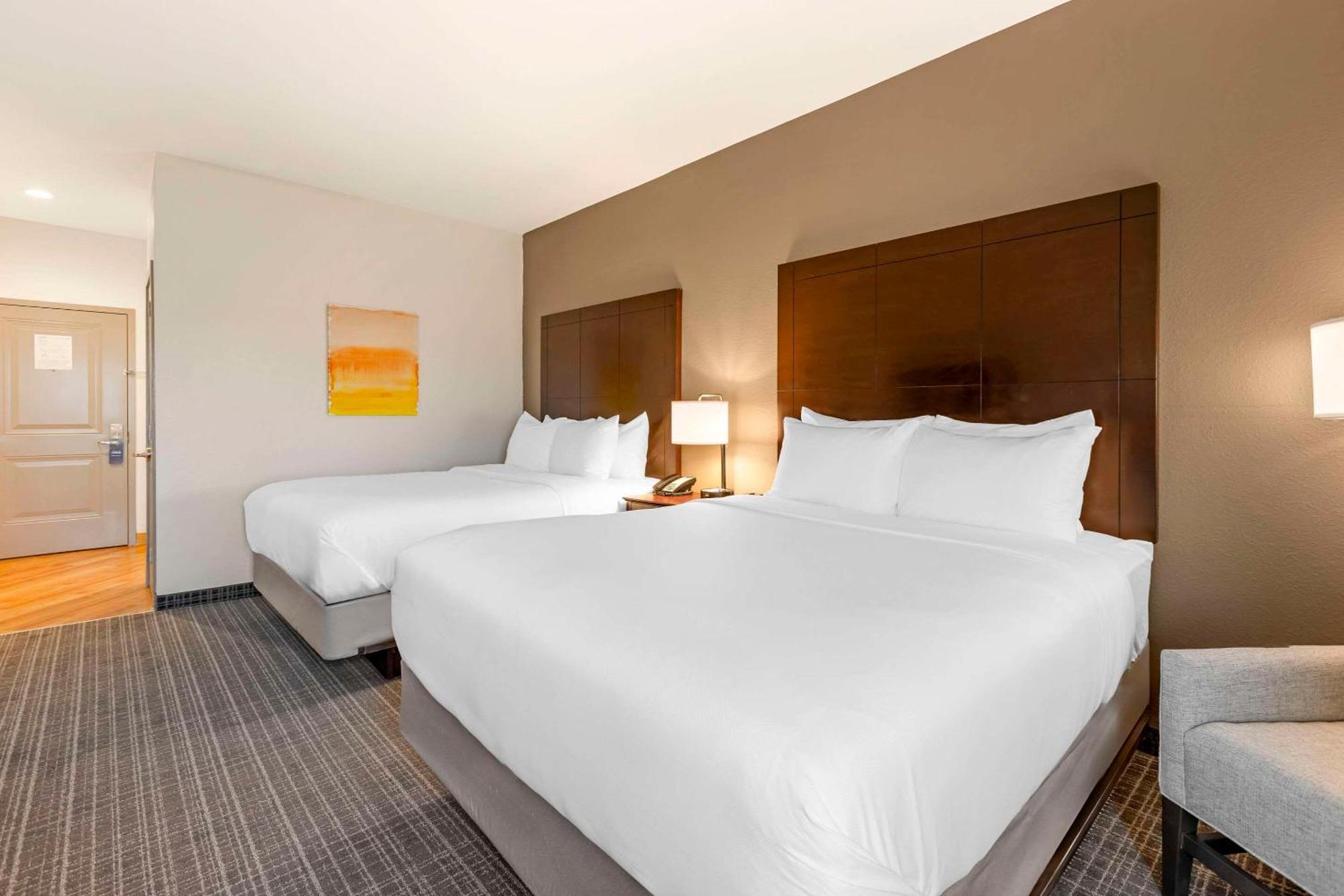 Comfort Inn & Suites Verona At Turning Stone Resort Casino Exterior photo