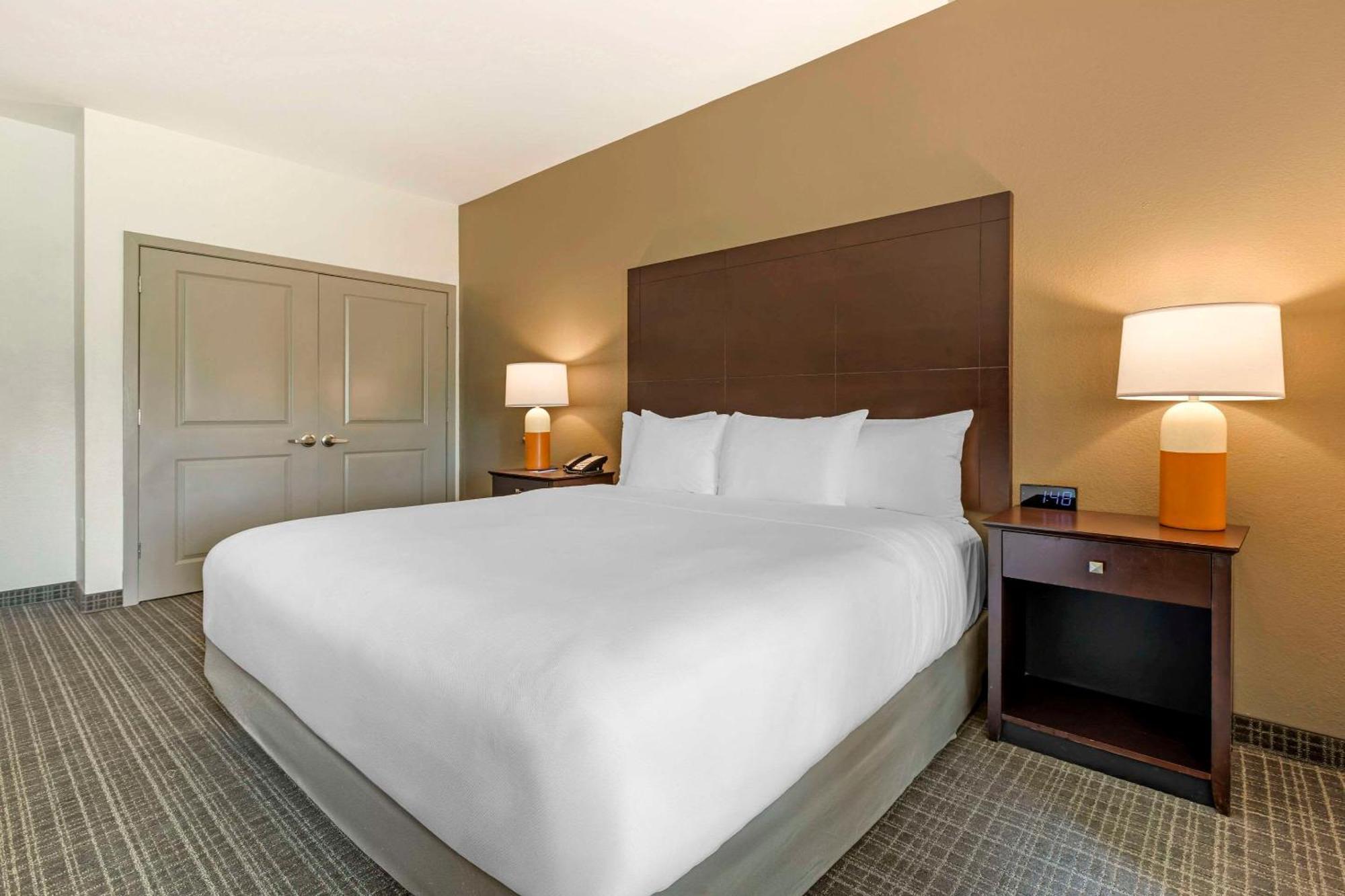 Comfort Inn & Suites Verona At Turning Stone Resort Casino Exterior photo