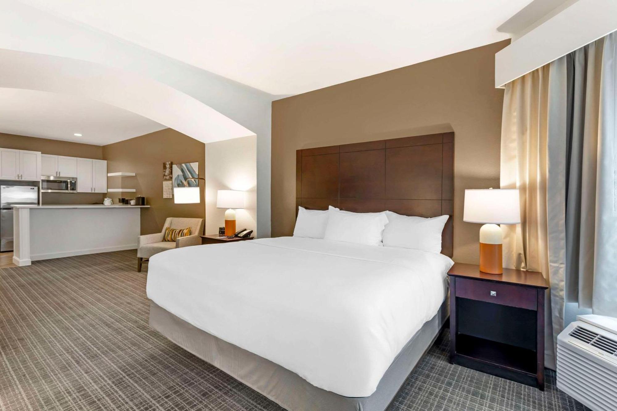 Comfort Inn & Suites Verona At Turning Stone Resort Casino Exterior photo