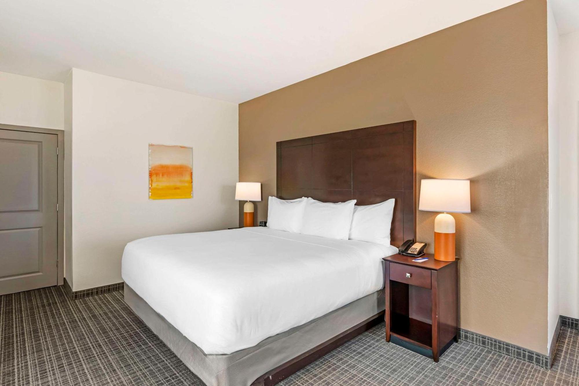 Comfort Inn & Suites Verona At Turning Stone Resort Casino Exterior photo
