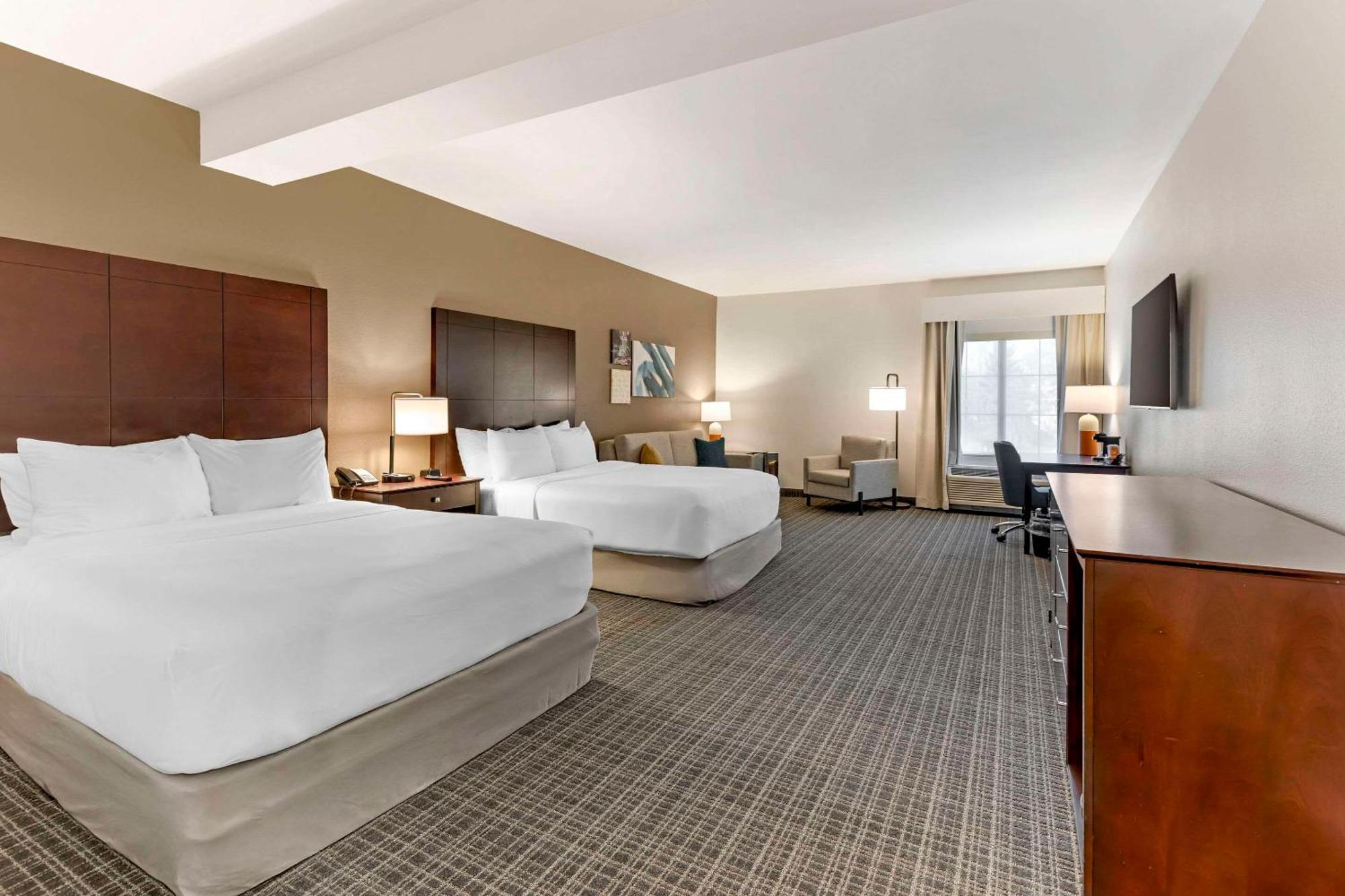 Comfort Inn & Suites Verona At Turning Stone Resort Casino Exterior photo
