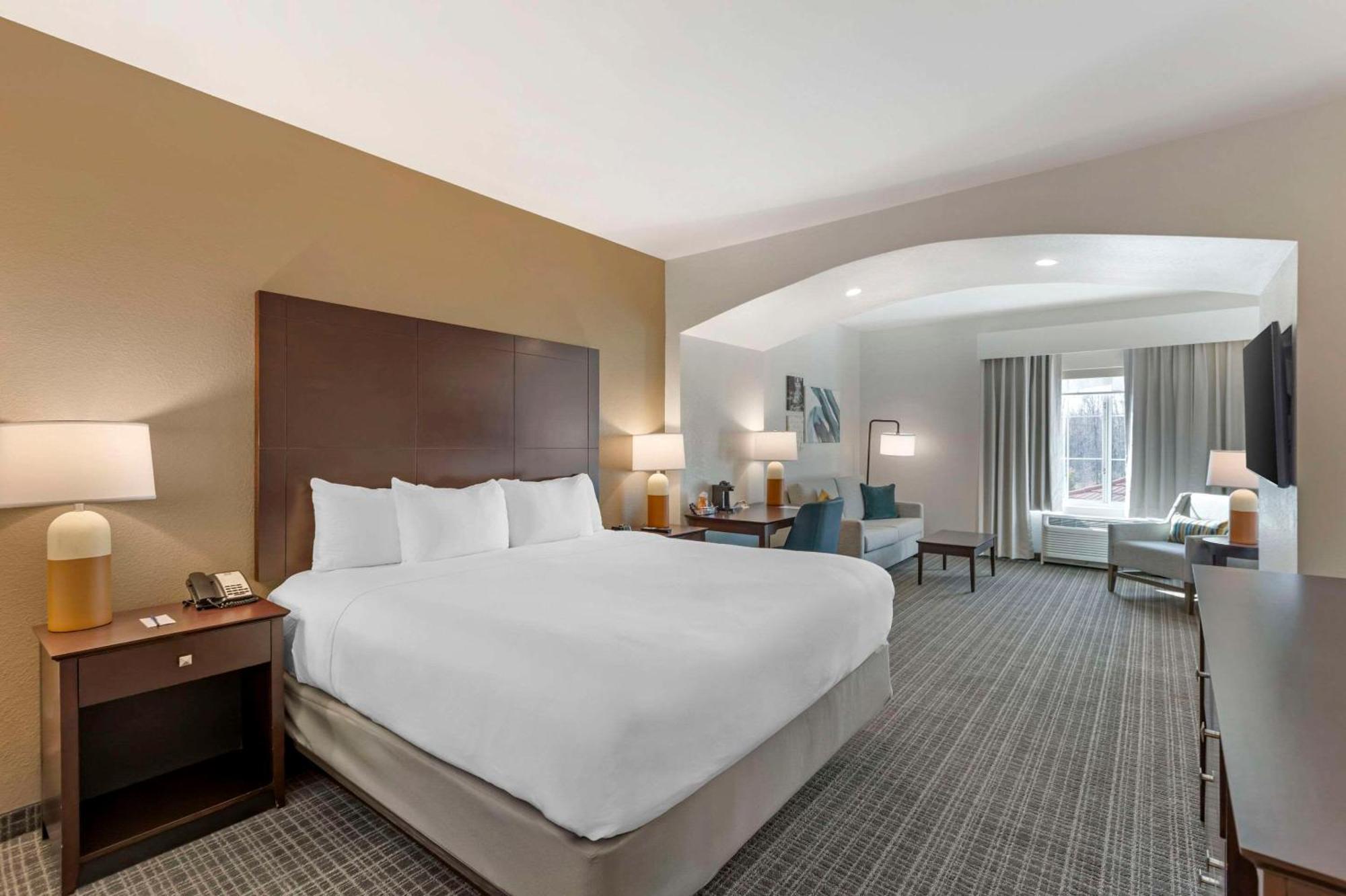 Comfort Inn & Suites Verona At Turning Stone Resort Casino Exterior photo