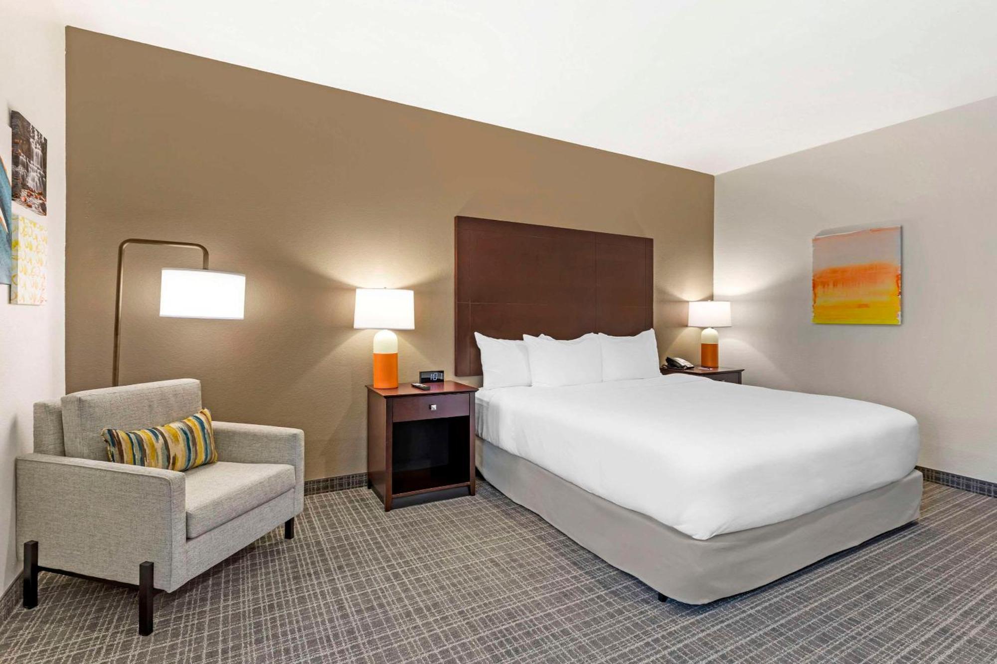 Comfort Inn & Suites Verona At Turning Stone Resort Casino Exterior photo