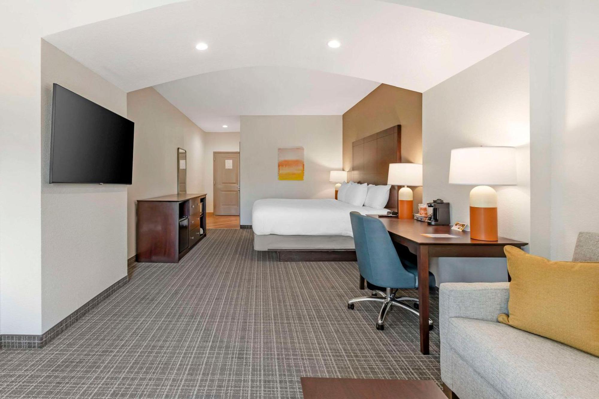 Comfort Inn & Suites Verona At Turning Stone Resort Casino Exterior photo