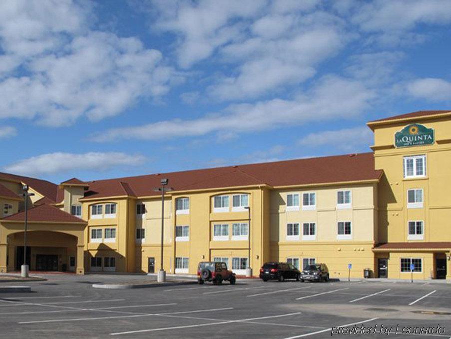 Comfort Inn & Suites Verona At Turning Stone Resort Casino Exterior photo