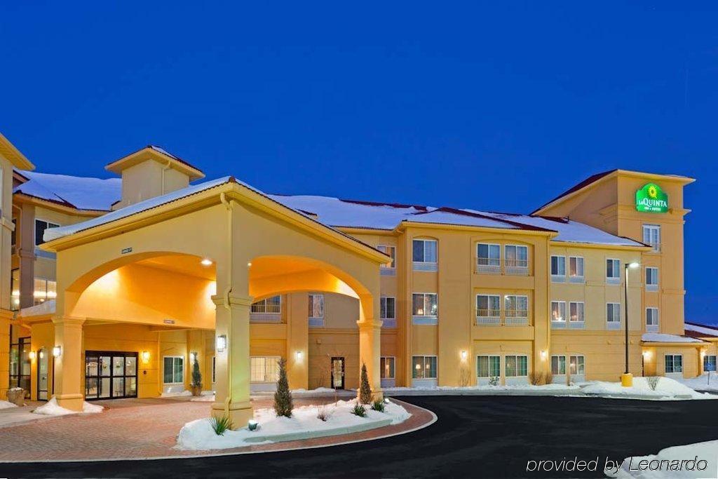 Comfort Inn & Suites Verona At Turning Stone Resort Casino Exterior photo