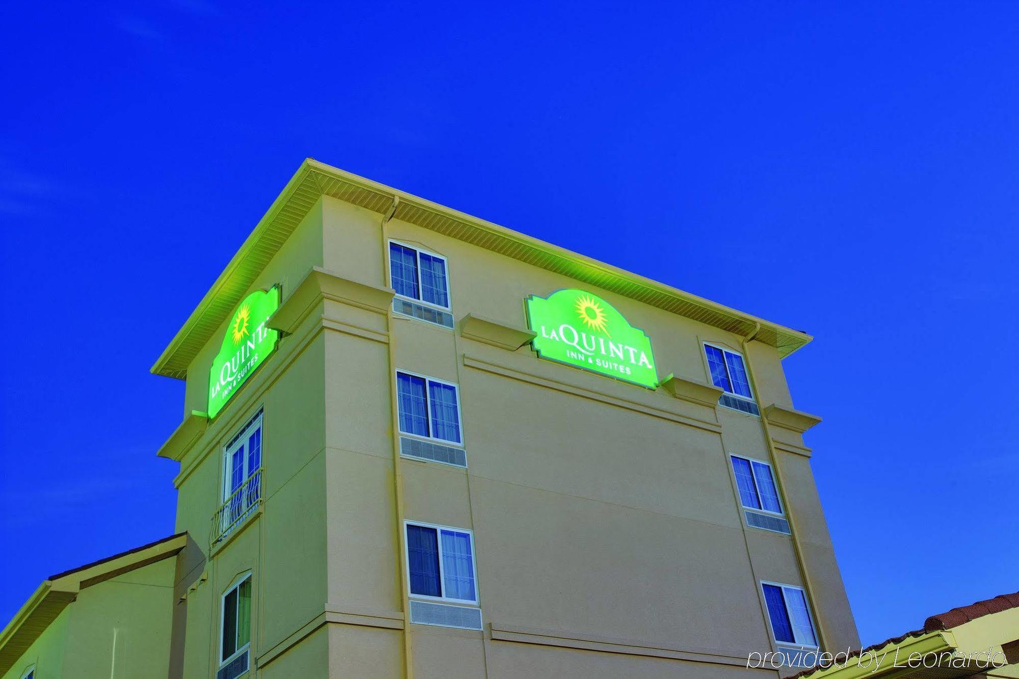 Comfort Inn & Suites Verona At Turning Stone Resort Casino Exterior photo