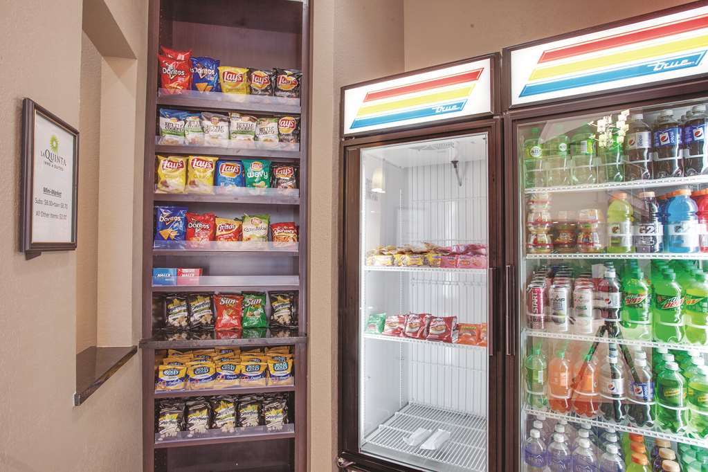 Comfort Inn & Suites Verona At Turning Stone Resort Casino Amenities photo